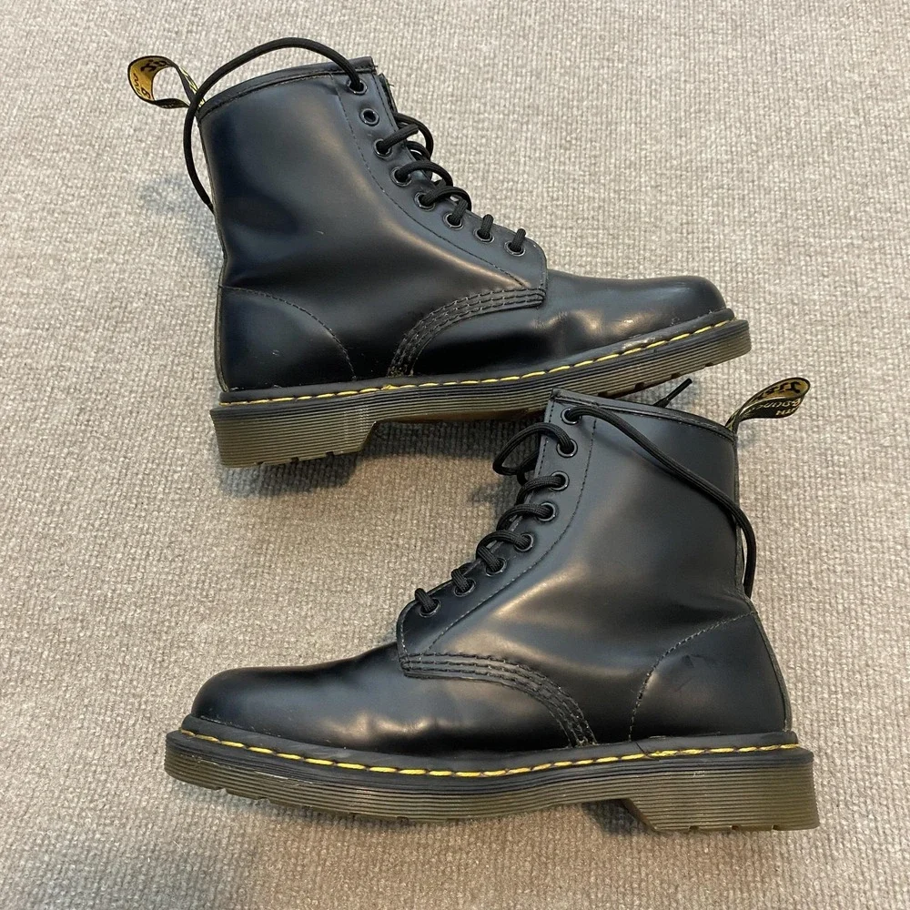 Dr. Martens Boots Mens 7 Women 8 Black Leather Ankle Combat Slip Resistant Punk